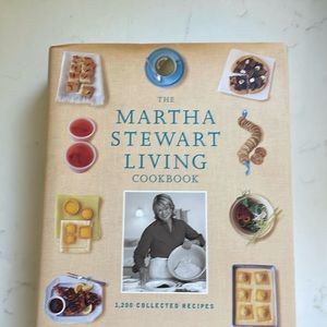 Excellent condition. Over 500 pages of recipes